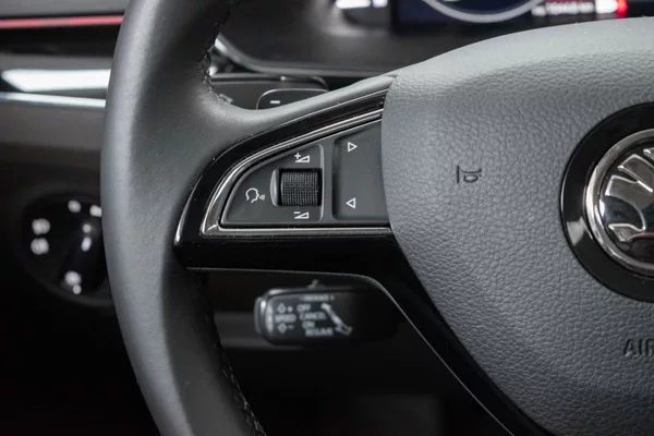 Škoda Superb 2.0 TDI L&K*2xKOLA*DSG*ACC*ČR* - foto 22