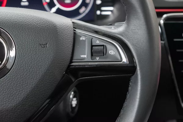 Škoda Superb 2.0 TDI L&K*2xKOLA*DSG*ACC*ČR* - foto 23