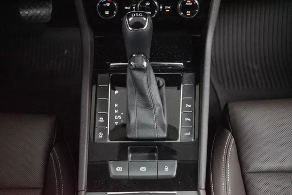 Škoda Superb 2.0 TDI L&K*2xKOLA*DSG*ACC*ČR* - foto 25