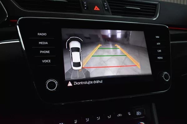 Škoda Superb 2.0 TDI L&K*2xKOLA*DSG*ACC*ČR* - foto 27