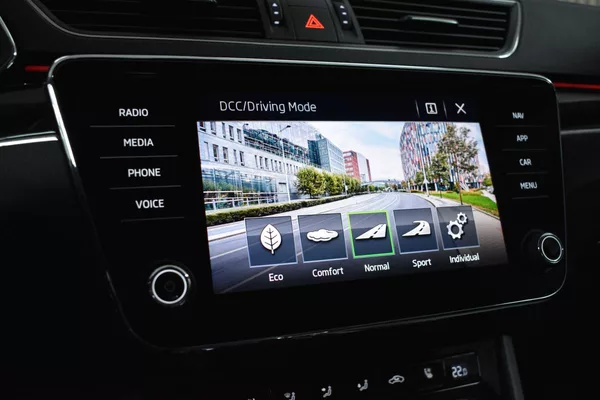 Škoda Superb 2.0 TDI L&K*2xKOLA*DSG*ACC*ČR* - foto 28