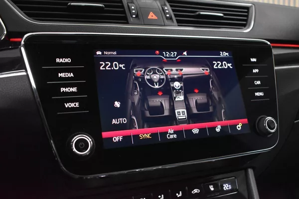 Škoda Superb 2.0 TDI L&K*2xKOLA*DSG*ACC*ČR* - foto 30