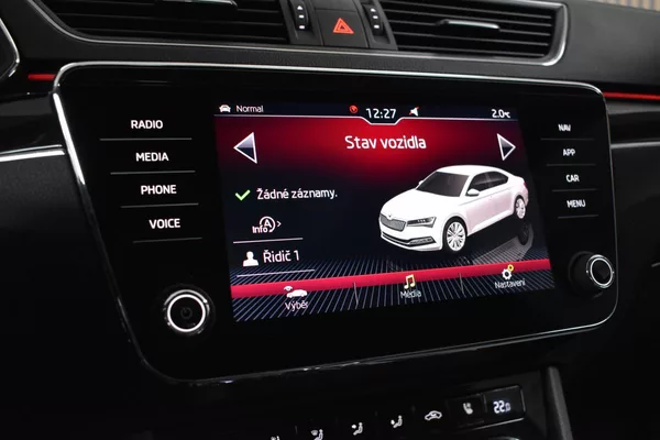 Škoda Superb 2.0 TDI L&K*2xKOLA*DSG*ACC*ČR* - foto 32