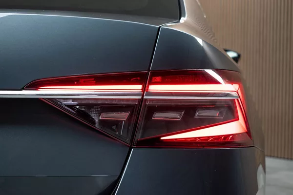 Škoda Superb 2.0 TDI L&K*2xKOLA*DSG*ACC*ČR* - foto 38