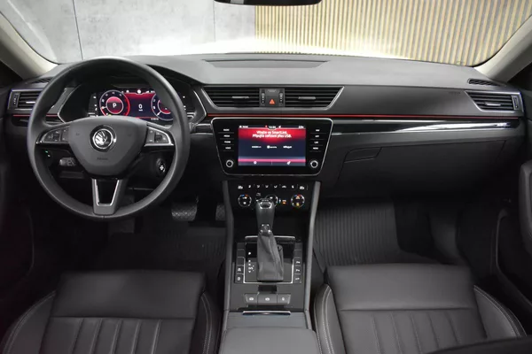 Škoda Superb 2.0 TDI L&K*2xKOLA*DSG*ACC*ČR* - foto 7