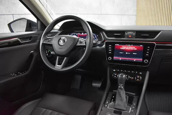 Škoda Superb 2.0 TDI L&K*2xKOLA*DSG*ACC*ČR* - foto 8