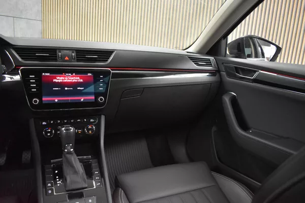 Škoda Superb 2.0 TDI L&K*2xKOLA*DSG*ACC*ČR* - foto 9