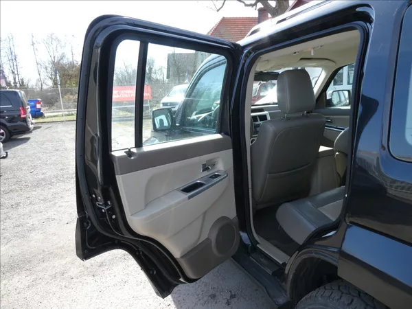 Jeep Cherokee 3,7 L 151kW 4x4, automat - foto 15