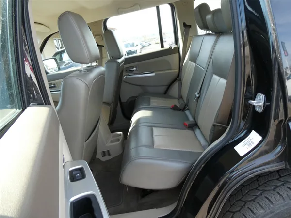 Jeep Cherokee 3,7 L 151kW 4x4, automat - foto 16
