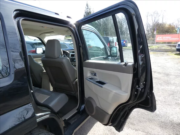 Jeep Cherokee 3,7 L 151kW 4x4, automat - foto 20