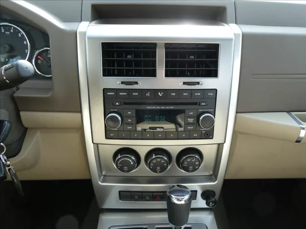 Jeep Cherokee 3,7 L 151kW 4x4, automat - foto 23