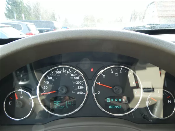 Jeep Cherokee 3,7 L 151kW 4x4, automat - foto 28