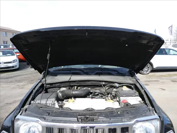 Jeep Cherokee 3,7 L 151kW 4x4, automat - foto 29
