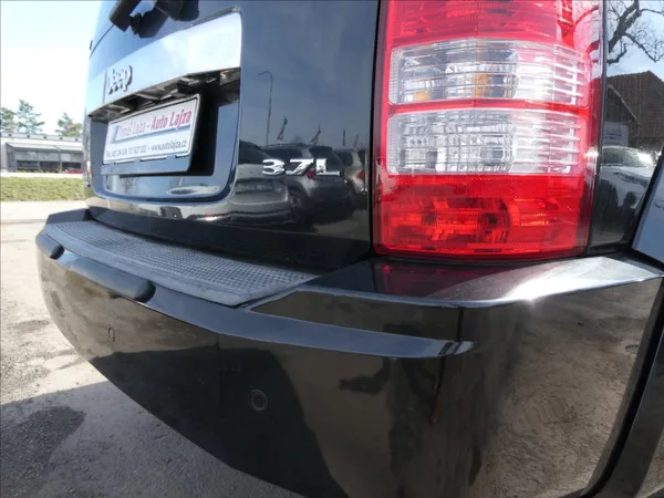 Jeep Cherokee 3,7 L 151kW 4x4, automat - foto 9