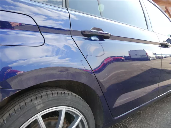 Volkswagen Touran 1,2 TSi 81kW 7.míst, NAVI - foto 13