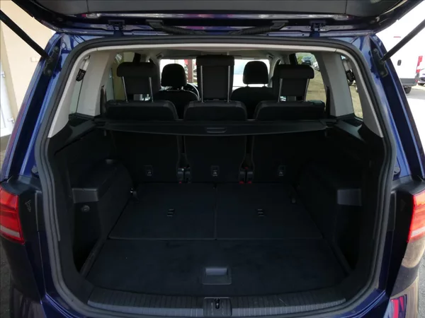 Volkswagen Touran 1,2 TSi 81kW 7.míst, NAVI - foto 17