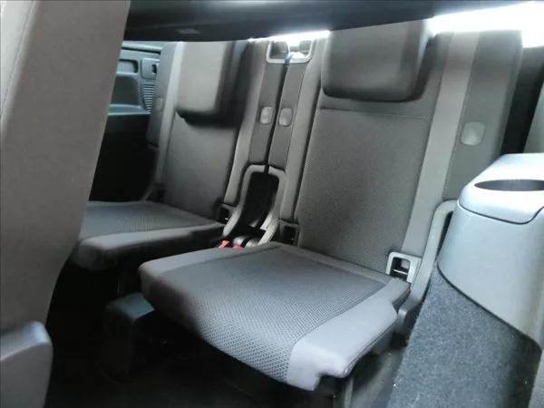 Volkswagen Touran 1,2 TSi 81kW 7.míst, NAVI - foto 24