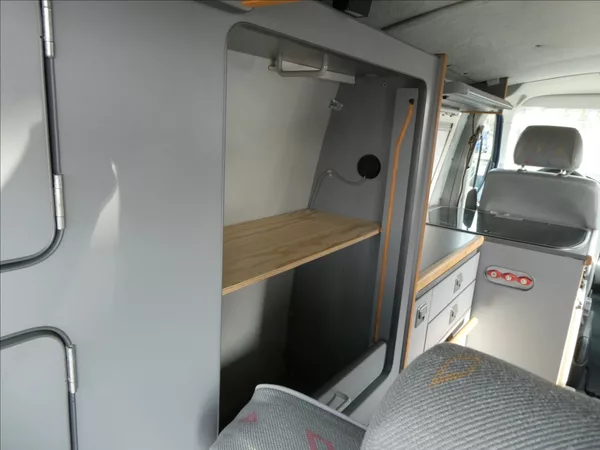 Volkswagen T5 California 2,5 TDi 96kW obytný vůz - foto 22