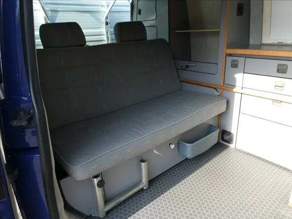 Volkswagen T5 California 2,5 TDi 96kW obytný vůz - foto 38