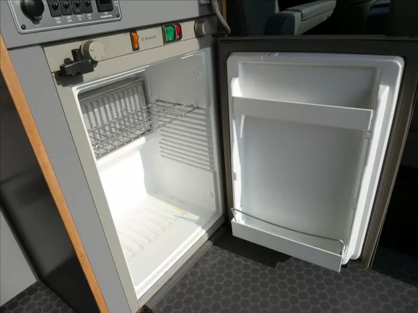 Volkswagen T5 California 2,5 TDi 96kW obytný vůz - foto 40