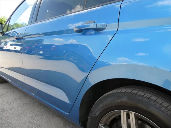 Volkswagen Touran 1,4 TSi 110kW DSG,LED,serviska - foto 16