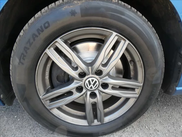 Volkswagen Touran 1,4 TSi 110kW DSG,LED,serviska - foto 17