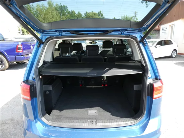 Volkswagen Touran 1,4 TSi 110kW DSG,LED,serviska - foto 18