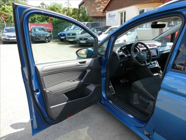 Volkswagen Touran 1,4 TSi 110kW DSG,LED,serviska - foto 23
