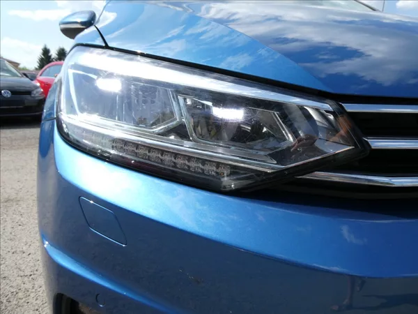Volkswagen Touran 1,4 TSi 110kW DSG,LED,serviska - foto 5