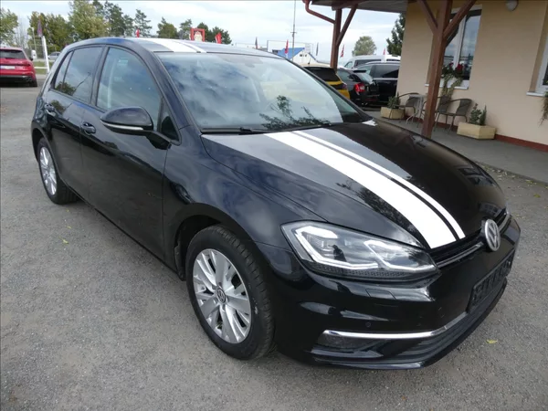 Volkswagen Golf 1,6 TDi 85kW navi,led,serviska