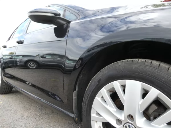 Volkswagen Golf 1,6 TDi 85kW navi,led,serviska - foto 12