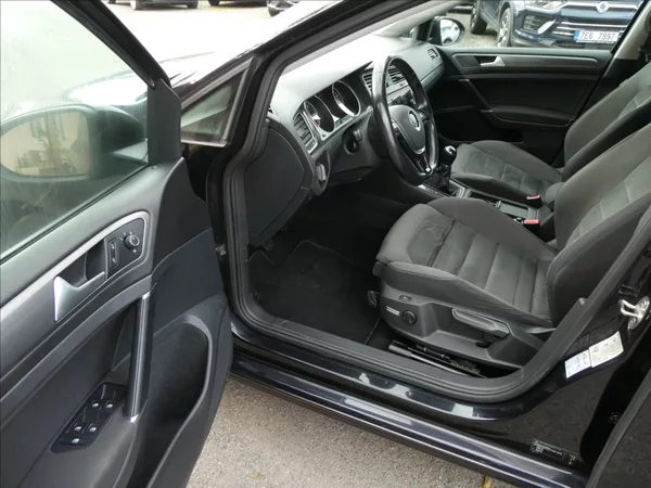 Volkswagen Golf 1,6 TDi 85kW navi,led,serviska - foto 15