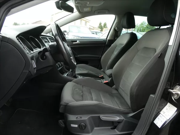 Volkswagen Golf 1,6 TDi 85kW navi,led,serviska - foto 16