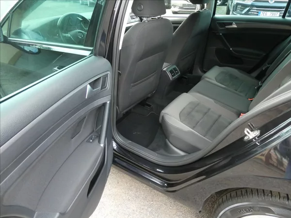 Volkswagen Golf 1,6 TDi 85kW navi,led,serviska - foto 18