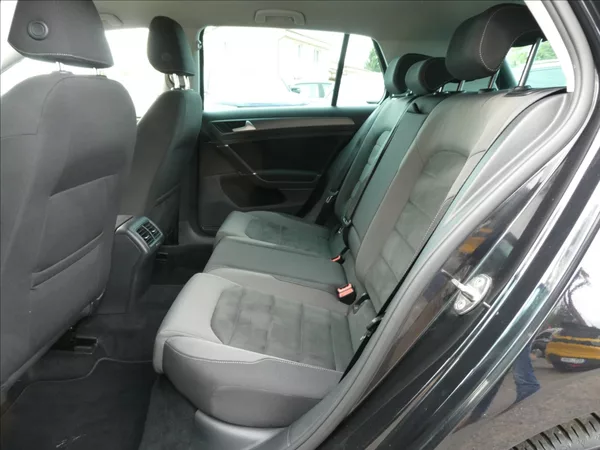 Volkswagen Golf 1,6 TDi 85kW navi,led,serviska - foto 19