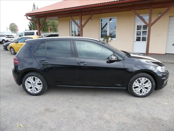 Volkswagen Golf 1,6 TDi 85kW navi,led,serviska - foto 2