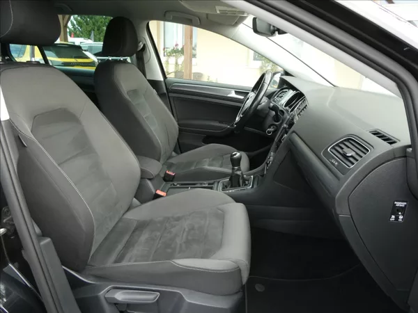 Volkswagen Golf 1,6 TDi 85kW navi,led,serviska - foto 21