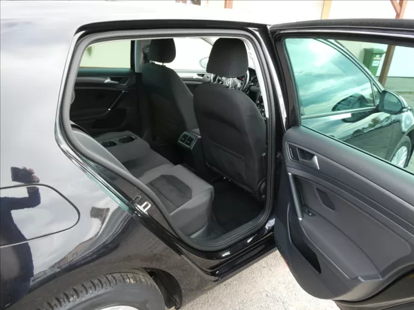 Volkswagen Golf 1,6 TDi 85kW navi,led,serviska - foto 22