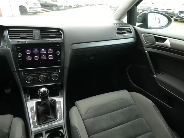 Volkswagen Golf 1,6 TDi 85kW navi,led,serviska - foto 27