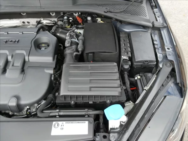 Volkswagen Golf 1,6 TDi 85kW navi,led,serviska - foto 39