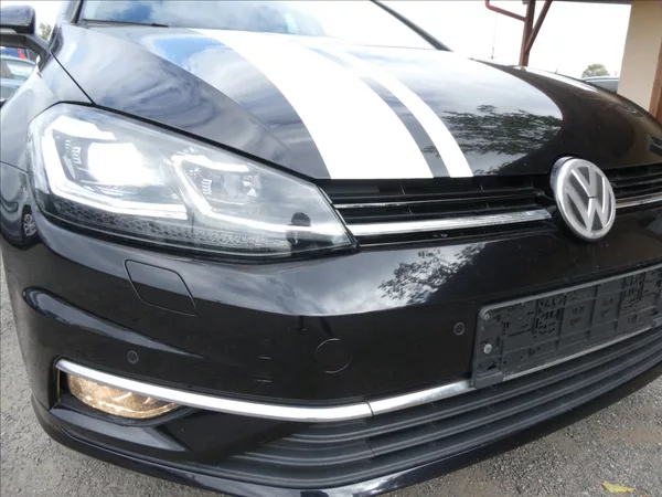 Volkswagen Golf 1,6 TDi 85kW navi,led,serviska - foto 4