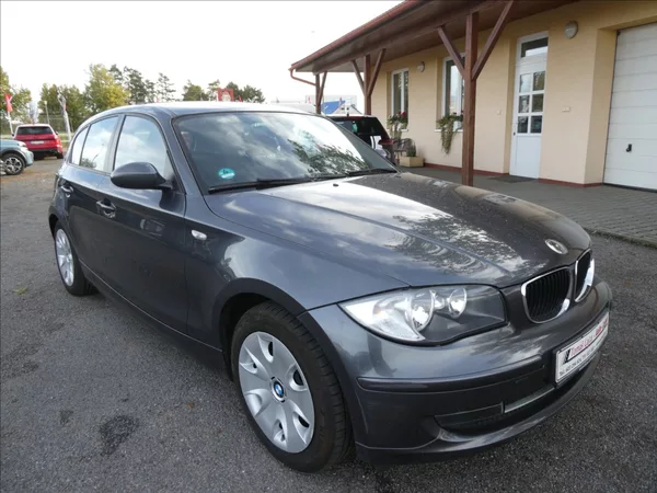 BMW Řada 1 1,6 i 85kW serviska, 2.majitel