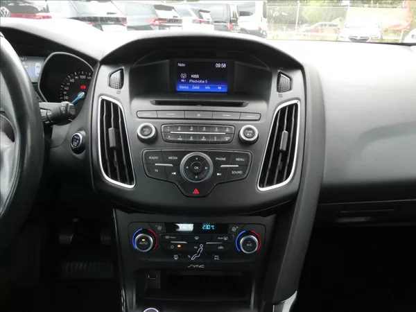 Ford Focus 1,5 110kW 1.MAJITEL, SERVISKA - foto 28