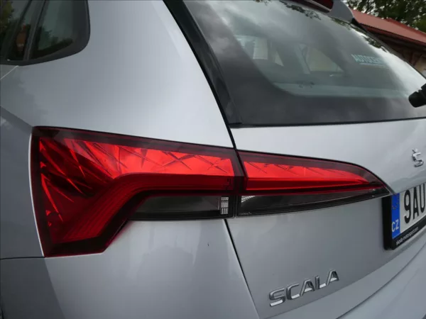 Škoda Scala 1,0 TSi 70kW ČR, DPH, klima - foto 11