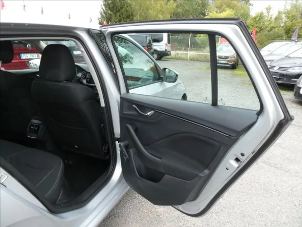 Škoda Scala 1,0 TSi 70kW ČR, DPH, klima - foto 26
