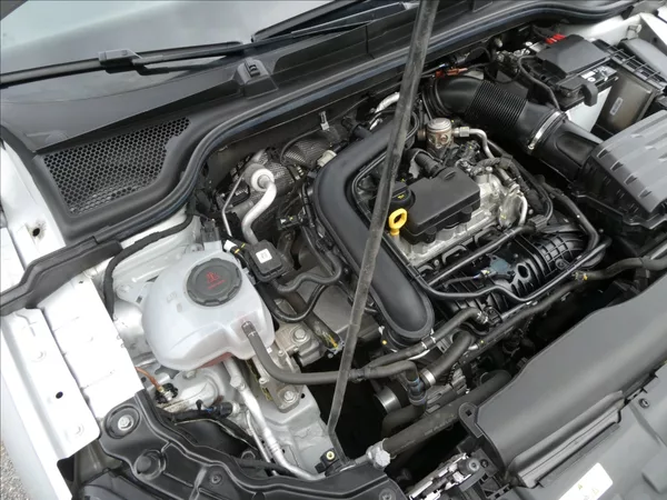 Škoda Scala 1,0 TSi 70kW ČR, DPH, klima - foto 37