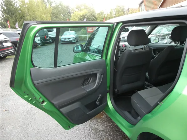 Škoda Fabia 1,2 TSi 63kW po servise,klima - foto 16