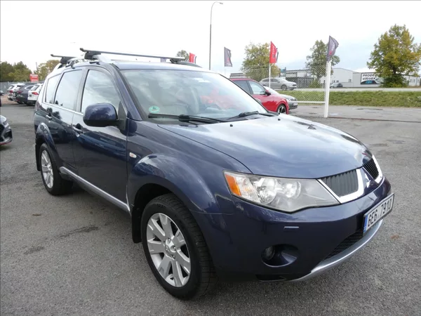 Mitsubishi Outlander 2,4 i 125kW 7.míst,4x4,automat