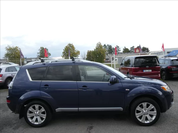 Mitsubishi Outlander 2,4 i 125kW 7.míst,4x4,automat - foto 10