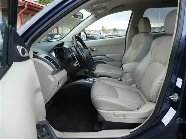 Mitsubishi Outlander 2,4 i 125kW 7.míst,4x4,automat - foto 19